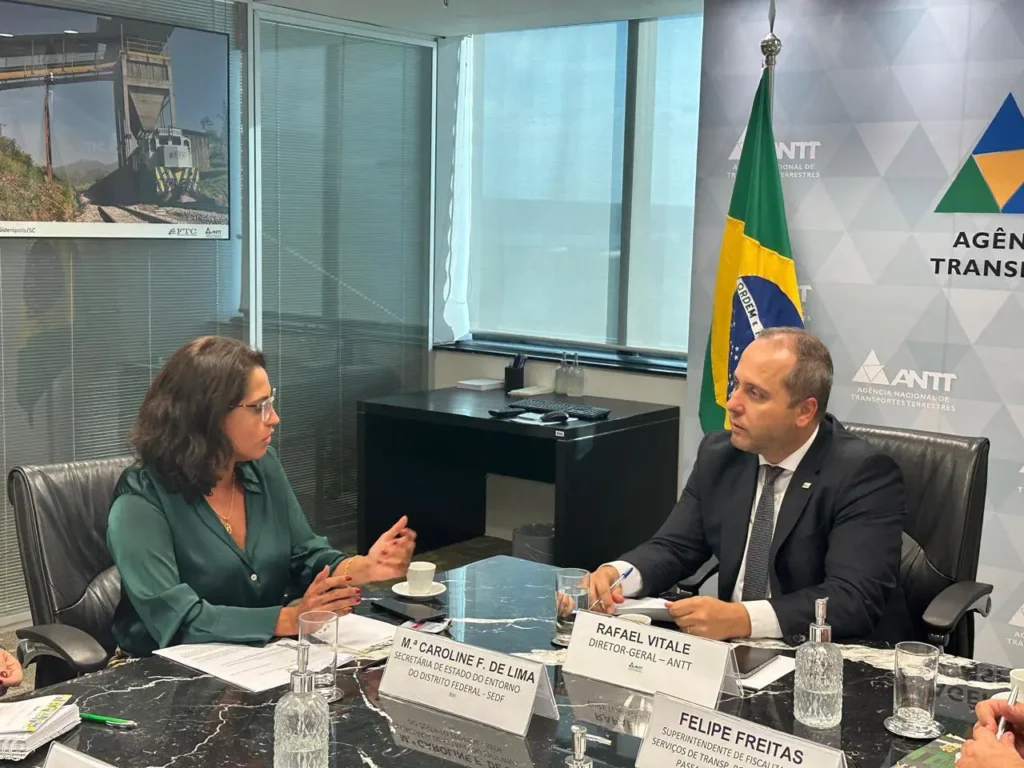 SEDF-SOLICITA-SUSPENSAO-DE-REAJUSTE-DE-TARIFA-TRANSPORTE-PUBLICO-CAROLINE-FLEURY-E-RAFAEL-VITALE-DA-ANTT.jpeg-1024x768 Secretária de Estado do Entorno do Distrito Federal (Sedf) solicita suspensão do reajuste de tarifas do transporte público entre Goiás e Brasília