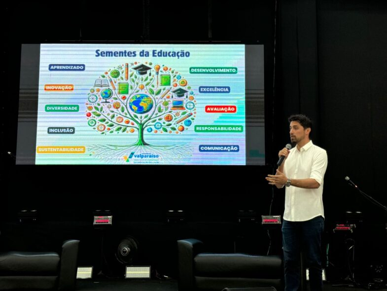 SEC-EDUCACAO-49.42-2-785x589-2 Na Abertura da Semana Pedagógica, Prefeito Marcus Vinicus anuncia Piso Salarial da Categoria e Plano de Carreira da Educação
