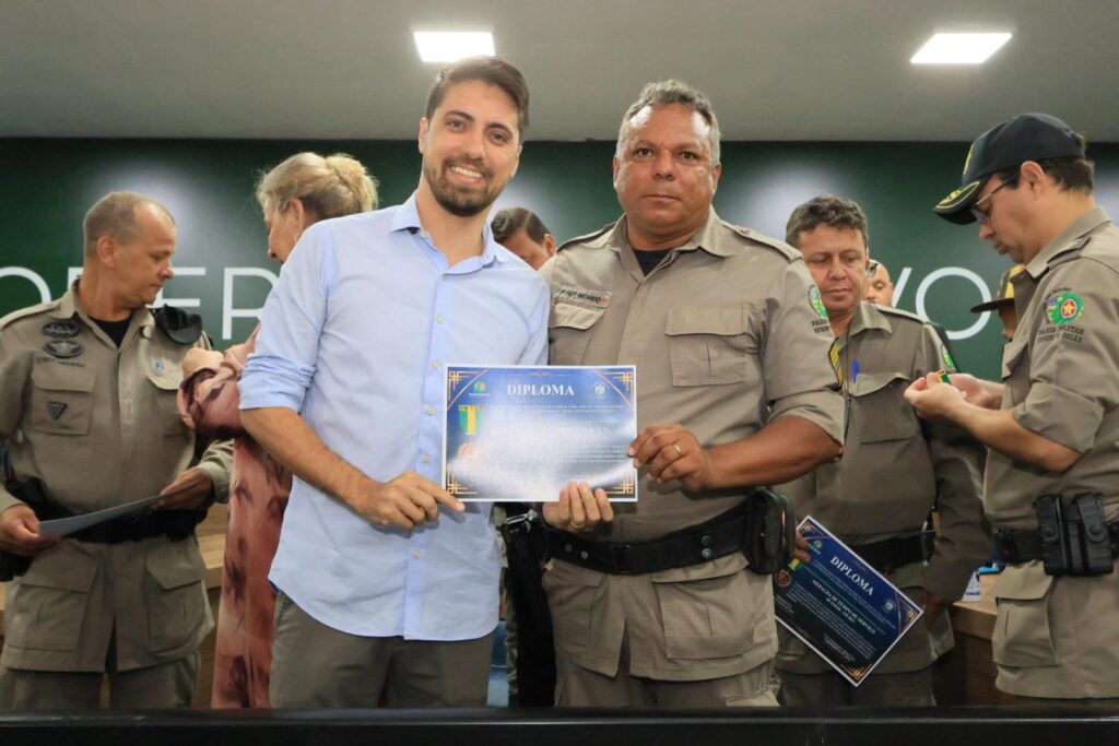 solenidade-PM-1-1024x683 Em solenidade, prefeito Marcus Vinicius reconhece importantes conquistas na segurança pública de Valparaíso de Goiás!