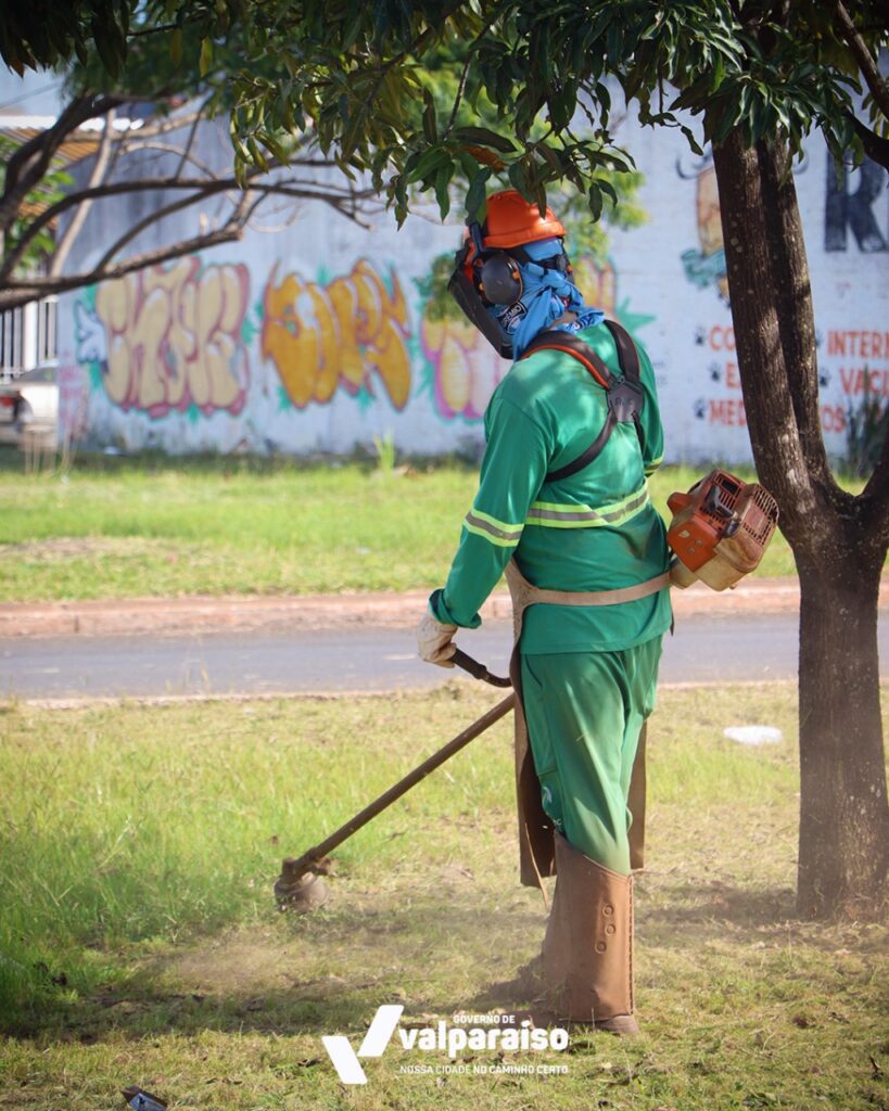 SaveClip.App_481470357_942409674731820_701432173889488756_n-819x1024 Valparaíso Acelera Limpeza Urbana: Prefeitura Intensifica Roçagem e Organização nos Bairros
