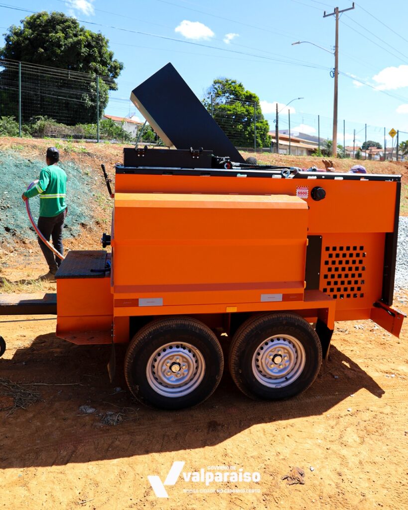 SaveClip.App_481661381_942425204730267_9098117536489163746_n-819x1024 Valparaíso Recebe Máquina de Hidrossemeadura para Revitalizar o Meio Ambiente e Combater a Erosão em Areas Degradadas