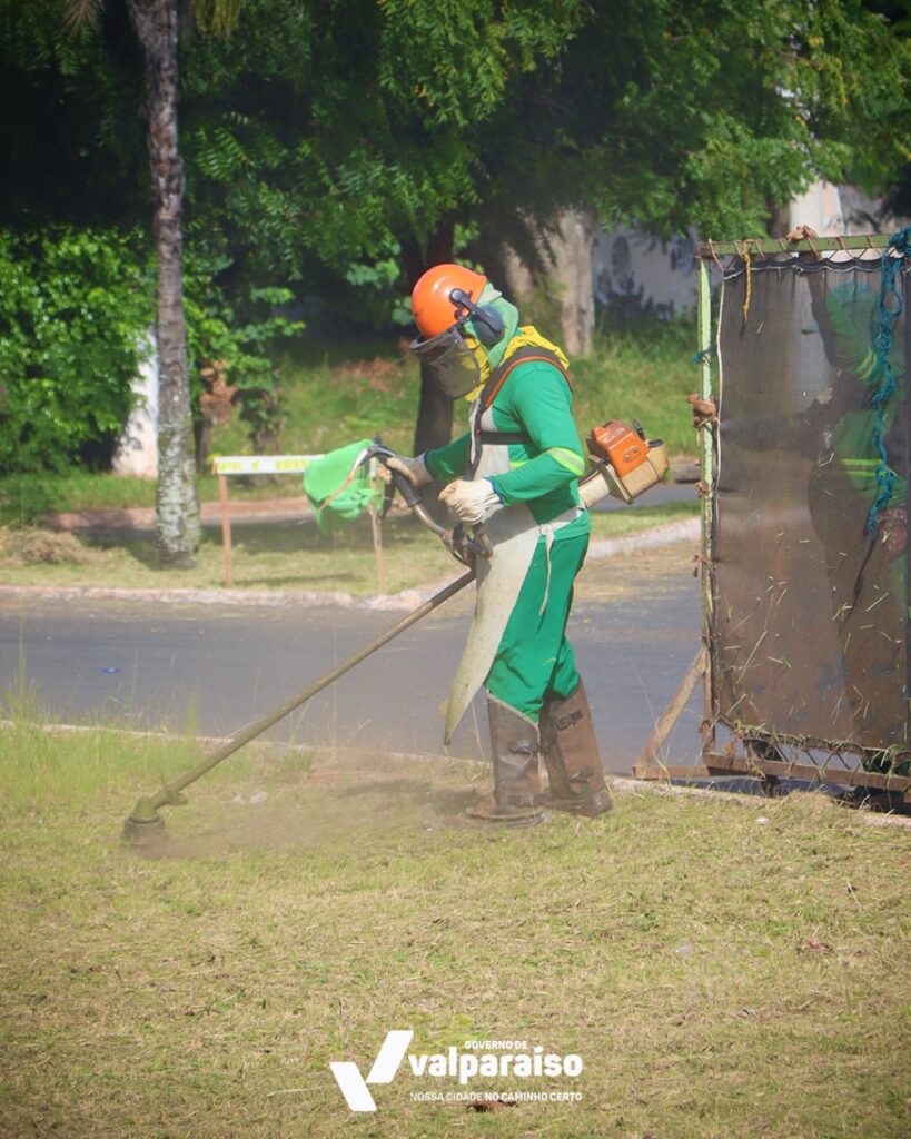 SaveClip.App_481949641_942409681398486_8265794958138321781_n-819x1024 Valparaíso Acelera Limpeza Urbana: Prefeitura Intensifica Roçagem e Organização nos Bairros