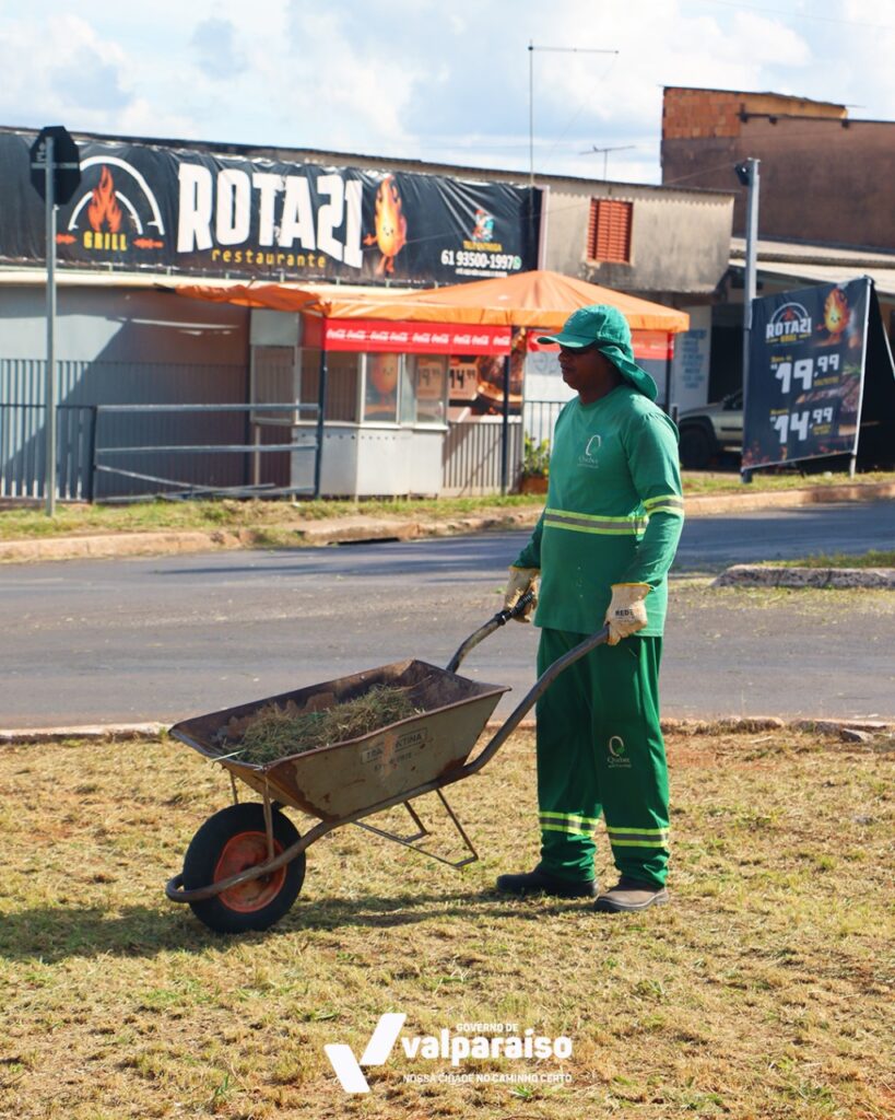 SaveClip.App_481974957_942409684731819_3658123083541625177_n-819x1024 Valparaíso Acelera Limpeza Urbana: Prefeitura Intensifica Roçagem e Organização nos Bairros
