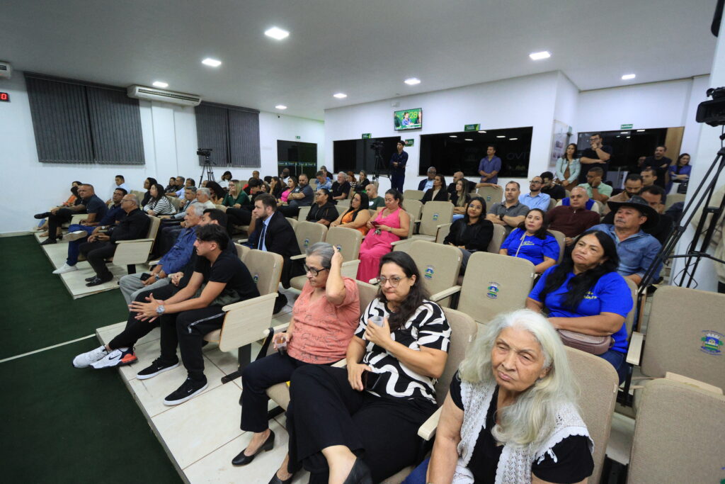 audincia-pblica-vooroca_54502573948_o-1024x683 Câmara de Valparaíso de Goiás realiza audiência pública para debater erosão em voçoroca na BR-040 e anuncia nova reunião na Câmara dos Deputados