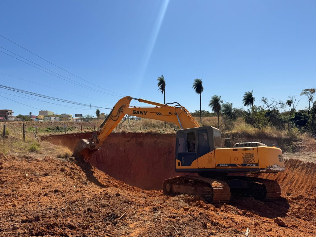 VOSORO Iniciam as obras paliativas na voçoroca da BR-040 em Valparaíso de Goiás