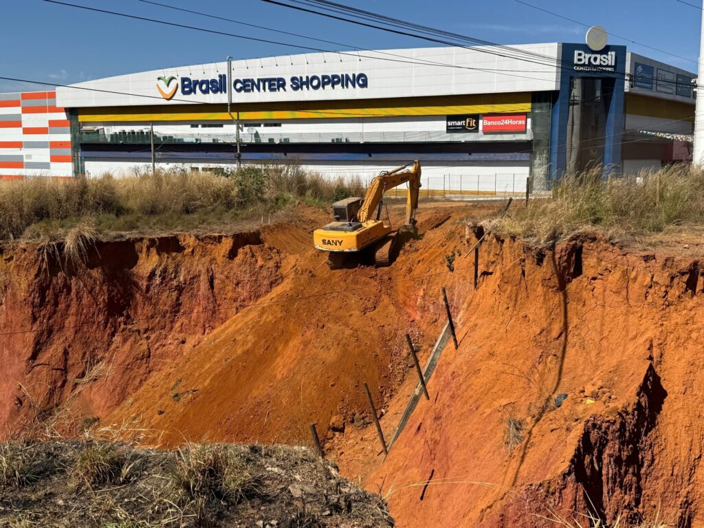 VOSOROCA--1024x768 Iniciam as obras paliativas na voçoroca da BR-040 em Valparaíso de Goiás