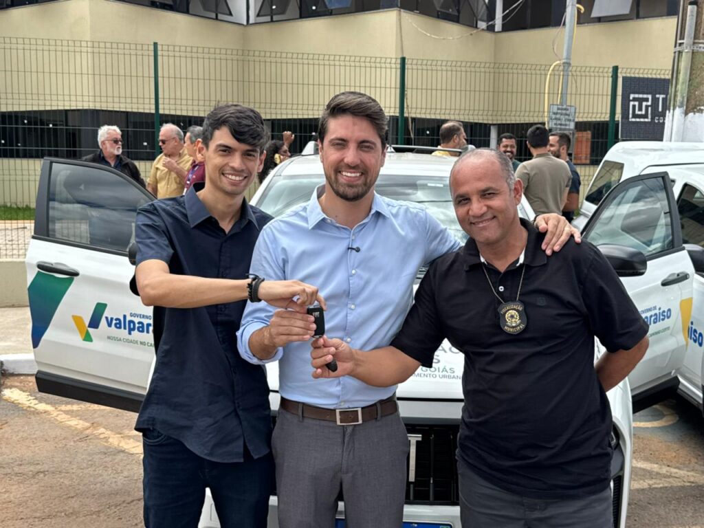 carro-2 Prefeitura de Valparaíso de Goiás reforça serviços públicos com entrega de 13 novas viaturas e 3 ambulâncias