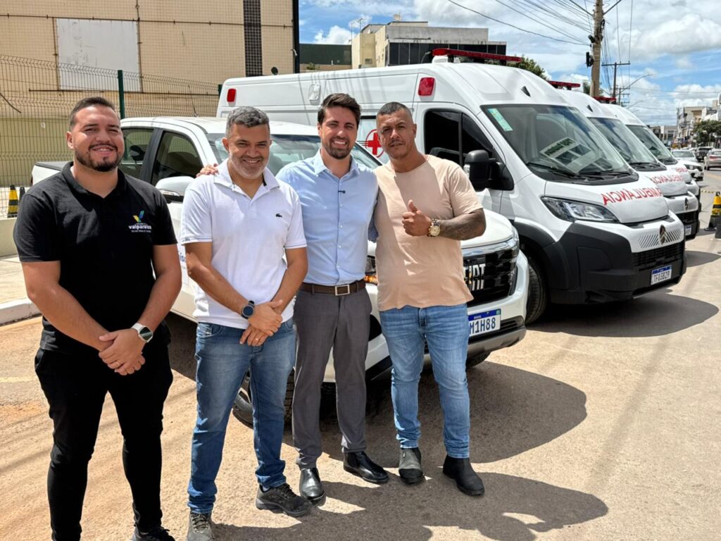 carros-38 Prefeitura de Valparaíso de Goiás reforça serviços públicos com entrega de 13 novas viaturas e 3 ambulâncias