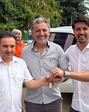 carro-pabio-1-edited Governo de Goiás entrega quatro veículos para reforçar serviços públicos em Valparaíso de Goiás