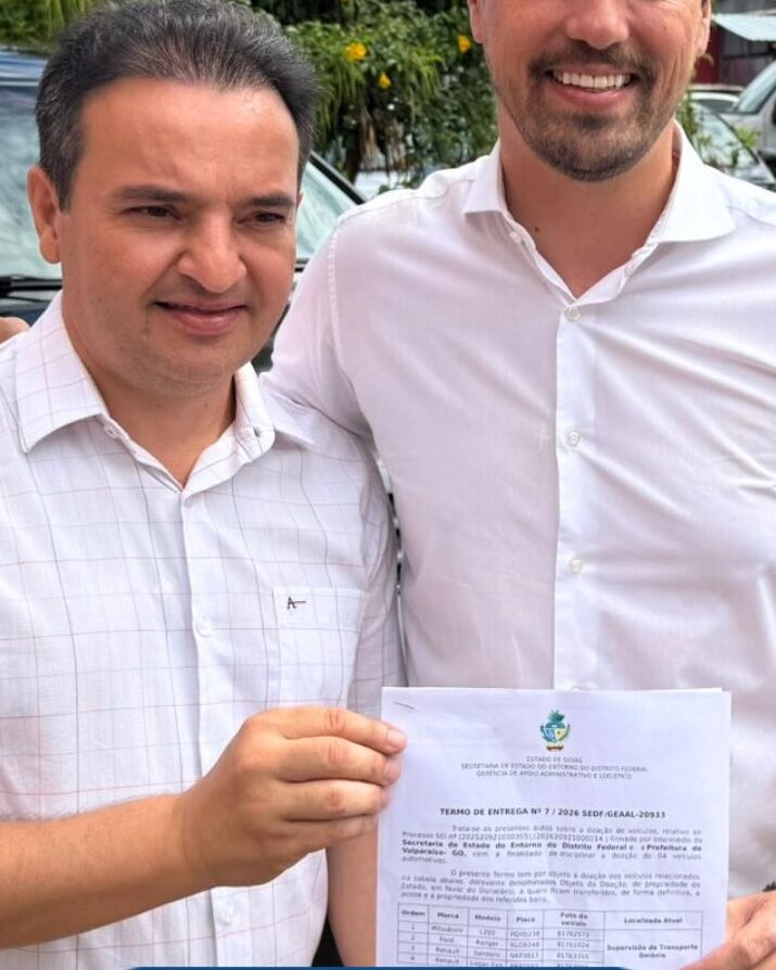 entrega-de-carros_n-edited Governo de Goiás entrega quatro veículos para reforçar serviços públicos em Valparaíso de Goiás