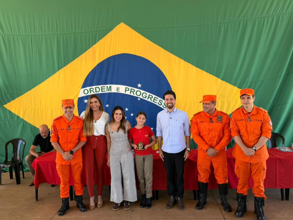 B.-MIRIM-2 Investimento de R$ 600 mil garante novo micro-ônibus para o Bombeiro Mirim de Valparaíso