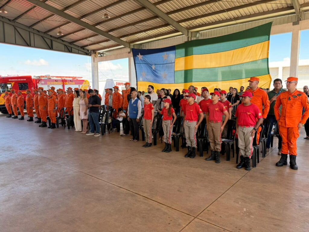 B.-MIRO-3 Investimento de R$ 600 mil garante novo micro-ônibus para o Bombeiro Mirim de Valparaíso